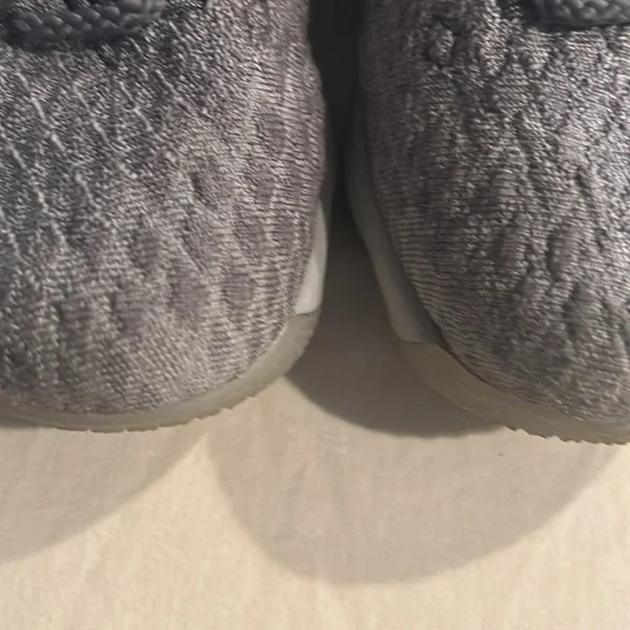 Nike LeBron 15 “City Edition” Wolf Grey/Metallic Gold Size Men 4 Youth Like new - Picture 6 of 16